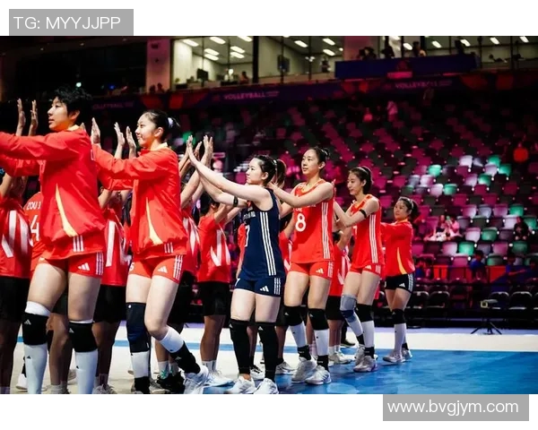 中国女排迎战加拿大队全力争胜展现团队精神与竞技风采