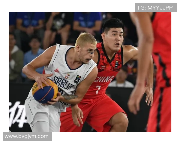 中国男篮迎战塞尔维亚队全力争胜展现实力与团队精神